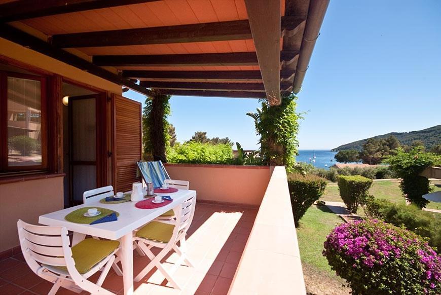 Casa Del Golfo Aparthotel Lacona Exterior photo